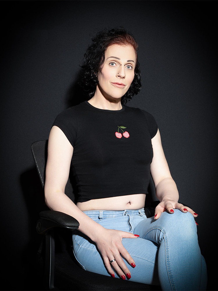 Aurora Show – Moderatorin und Sängerin, Studio-Porträt
